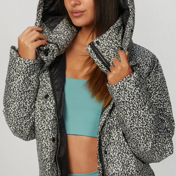Varley Carmeline Puffer Jacket in Micro Leopard Print - Picture 10 of 16
